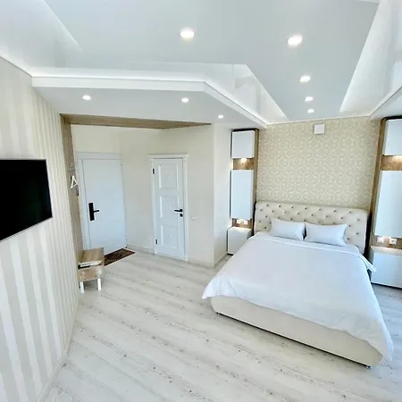 Sky House: Panoramic City Center Apartments with Keyless Access Vinnytsia Exterior photo
